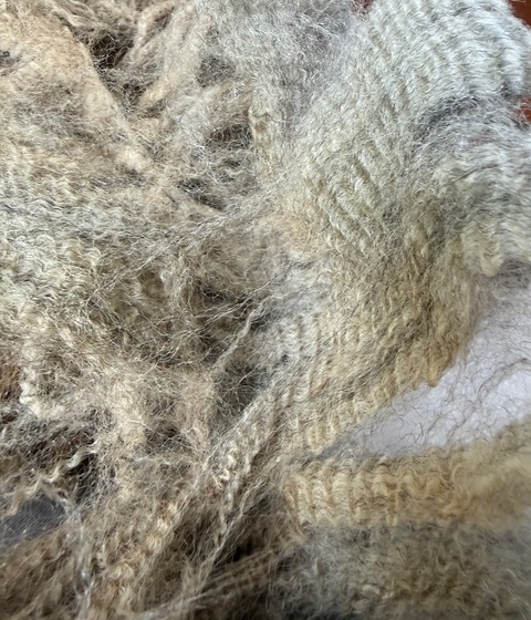 Moon: Grey Romney Raw Fleece - Image 4