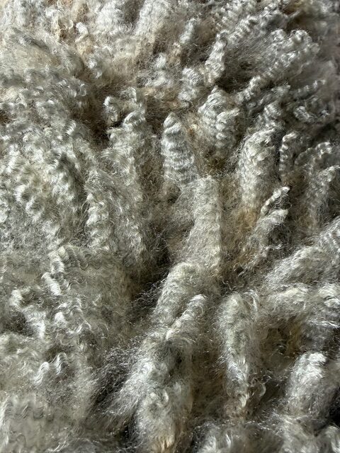 Opal: Grey Romney Raw Fleece - Image 3